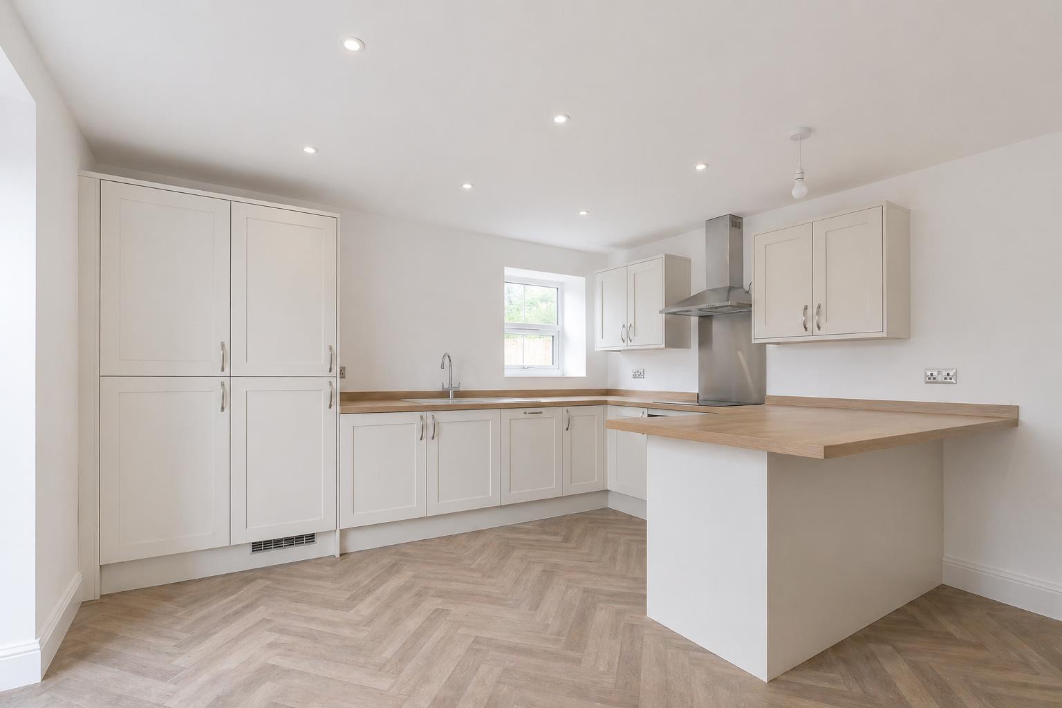 Clos Y Rheithordy, High Street, Nelson — photograph 3